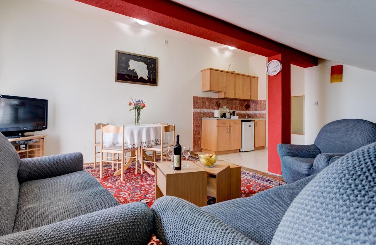 Apartments Lungomare Tivat Eksteriør billede